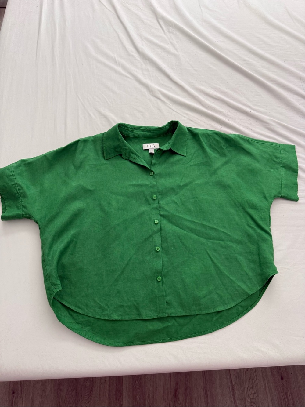 COS Relaxed Short-Sleeve Button-Up in Bright Green Size 10
